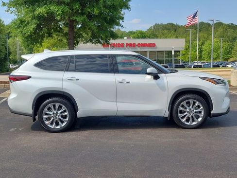 Used 2025 Toyota Highlander Limited AWD/4WD image 36