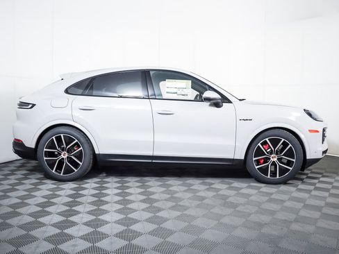 New 2026 Porsche Cayenne S image 9