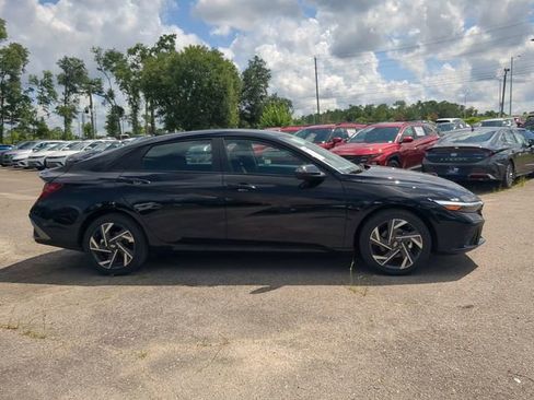 New 2025 Hyundai Elantra SEL FWD image 4