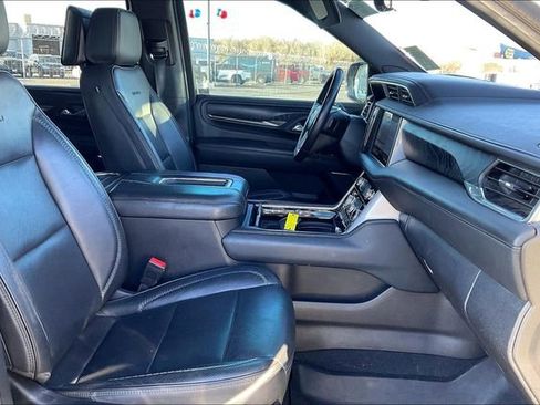 Used 2021 GMC Yukon XL Denali w/ Denali Premium Package image 7