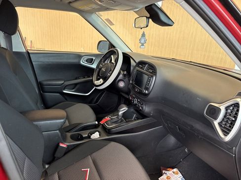 Used 2023 Kia Soul LX w/ LX Technology Package image 23
