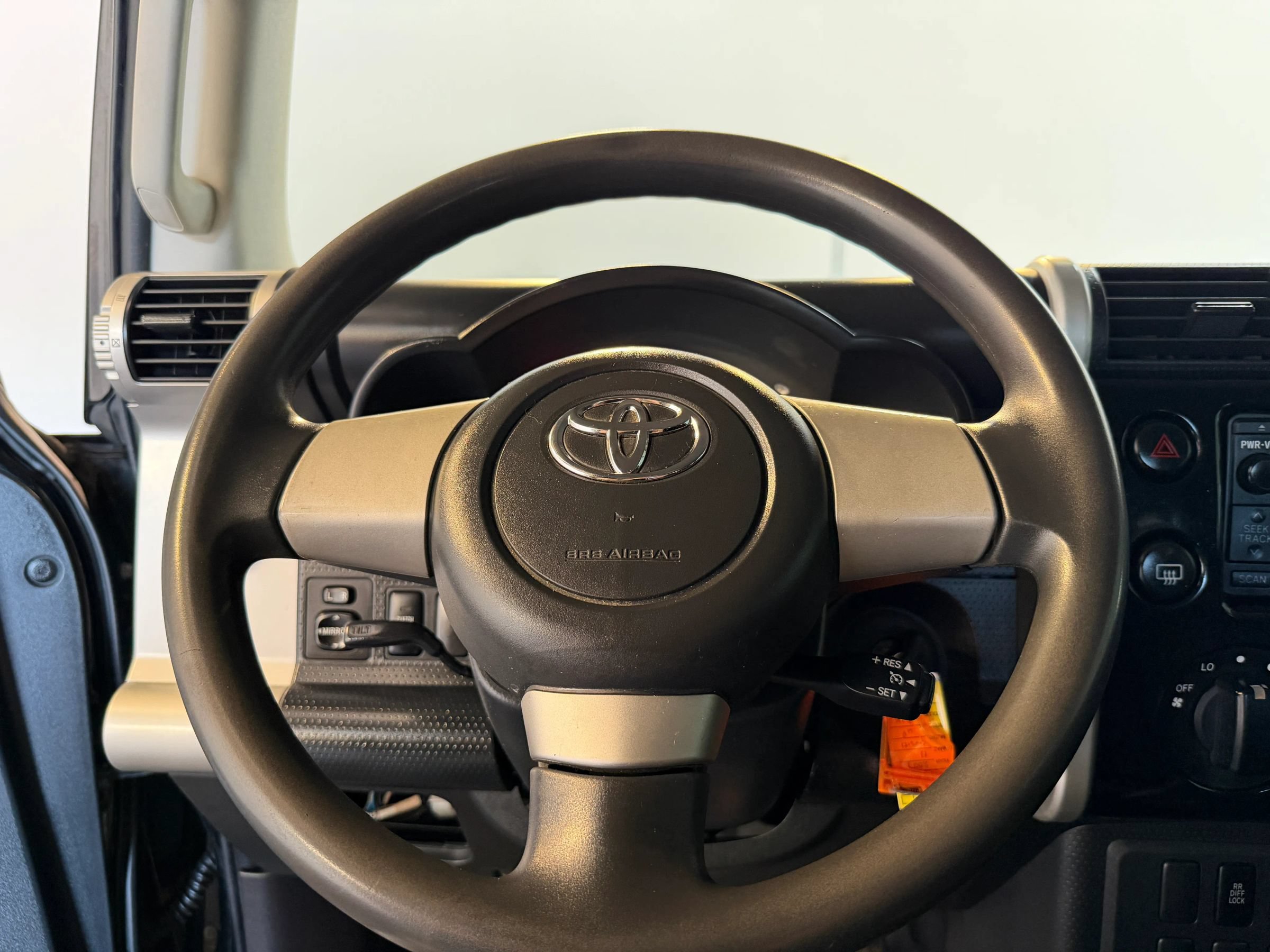 Used 2007 Toyota FJ Cruiser 4WD w/ Convenience Pkg image 9