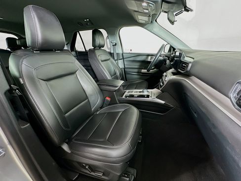 Used 2024 Ford Explorer XLT w/ Equipment Group 202A image 31