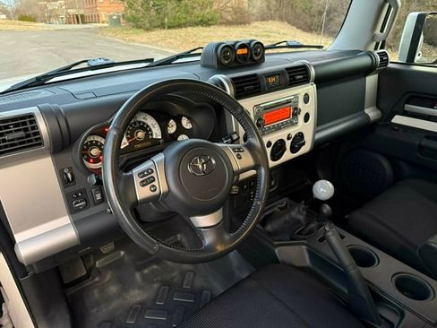 Used 2011 Toyota FJ Cruiser 4WD image 21
