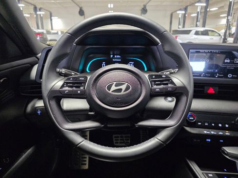 Certified 2025 Hyundai Elantra Sport FWD image 29