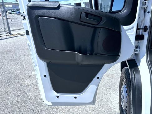 Used 2024 RAM ProMaster 2500 w/ Storage Group FWD image 10
