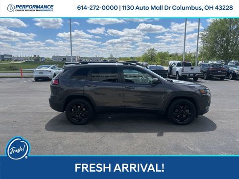 Used 2019 Jeep Cherokee Latitude Plus AWD/4WD image 3