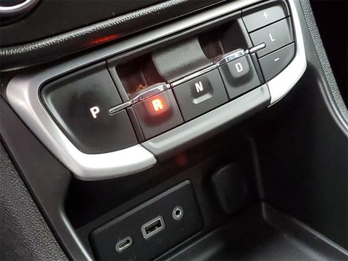 Used 2022 GMC Terrain SLE image 15