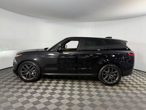 Used 2025 Land Rover Range Rover Sport SE AWD/4WD image 9