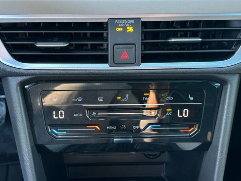 New 2026 Volkswagen Taos SE image 19