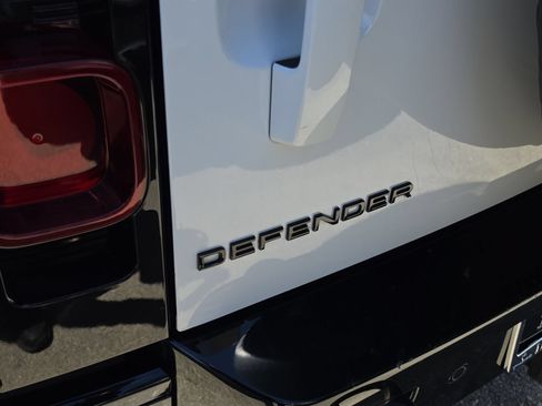 Used 2024 Land Rover Defender 110 X-Dynamic SE AWD/4WD image 8