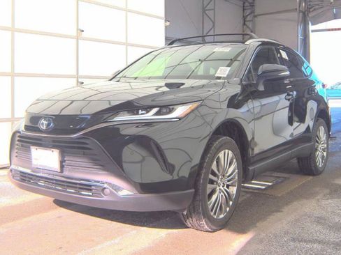 Used 2022 Toyota Venza XLE image 1