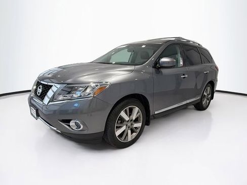 Used 2015 Nissan Pathfinder Platinum image 3