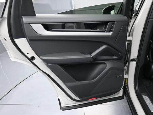 New 2026 Porsche Cayenne Coupe AWD/4WD image 23