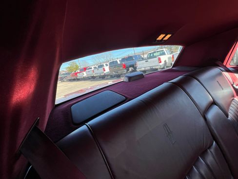 Used 1990 Lincoln Town Car image 42