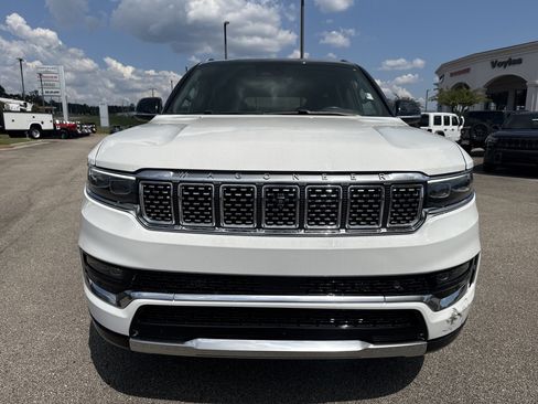 Used 2023 Jeep Grand Wagoneer Series III AWD/4WD image 2