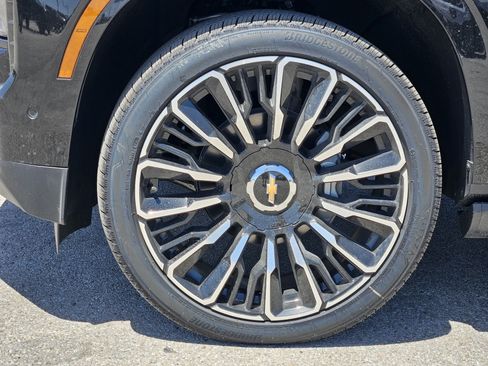New 2026 Chevrolet Suburban High Country AWD/4WD image 7