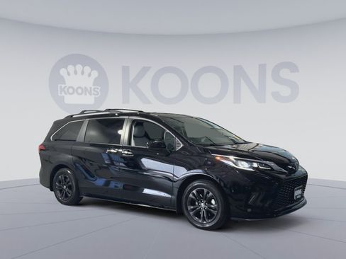 Used 2024 Toyota Sienna XSE w/ XSE Plus Package AWD/4WD image 2