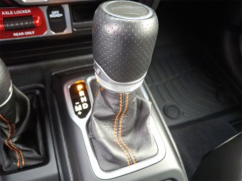 Used 2022 Jeep Gladiator Mojave w/ Cold Weather Group image 14