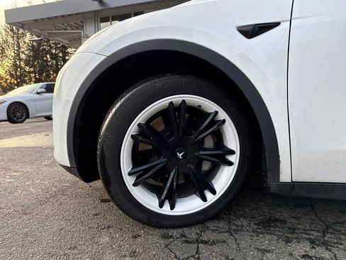 Used 2021 Tesla Model Y Long Range image 24