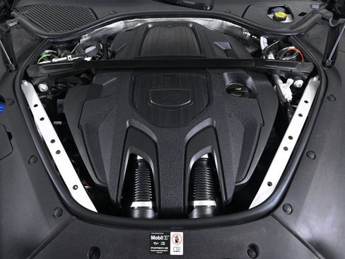 Certified 2025 Porsche Panamera 4 image 25