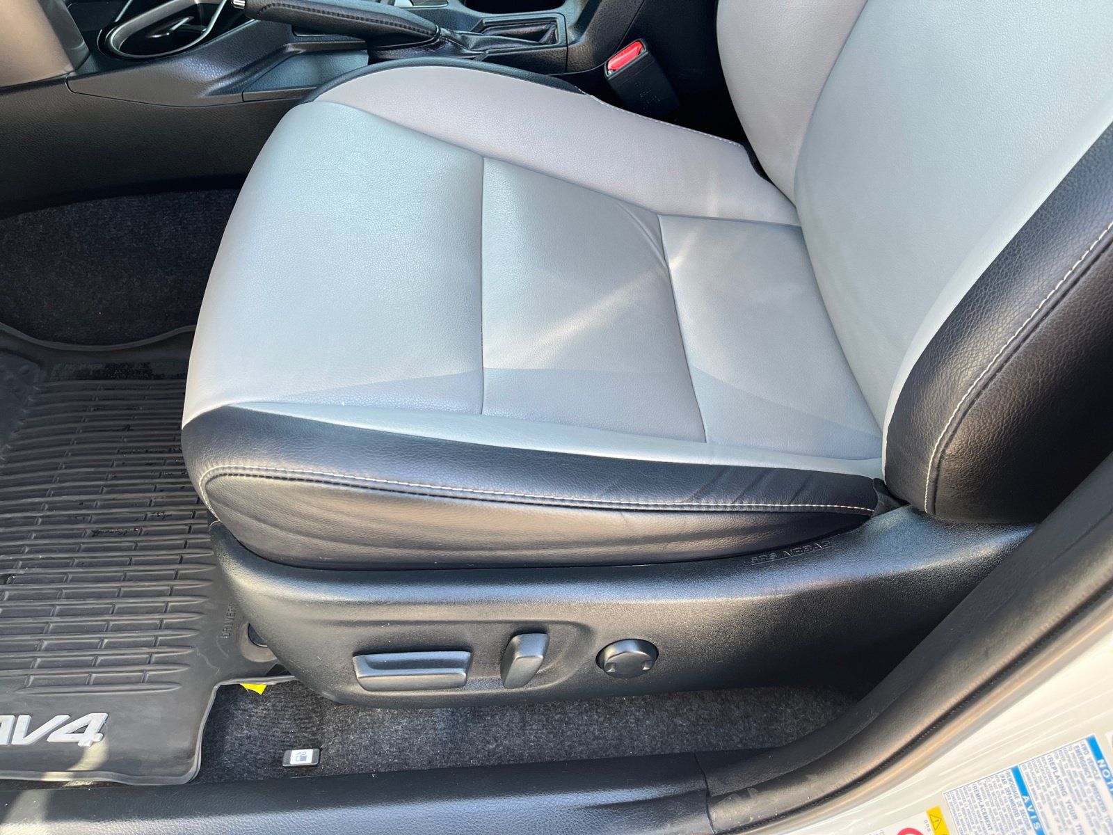 Used 2018 Toyota RAV4 Limited w/ Advanced Technology Package AWD/4WD image 14