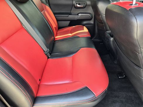 Used 2019 Toyota Tacoma TRD Off-Road w/ Technology Package image 29