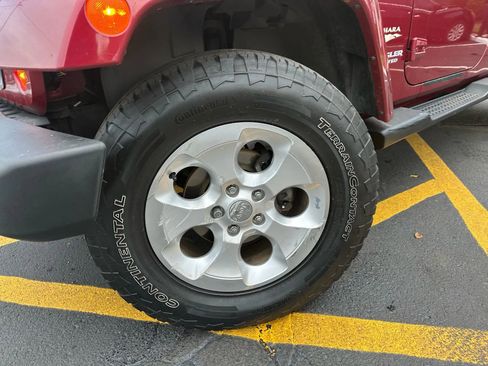 Used 2013 Jeep Wrangler Unlimited Sahara w/ Dual Top Group image 37