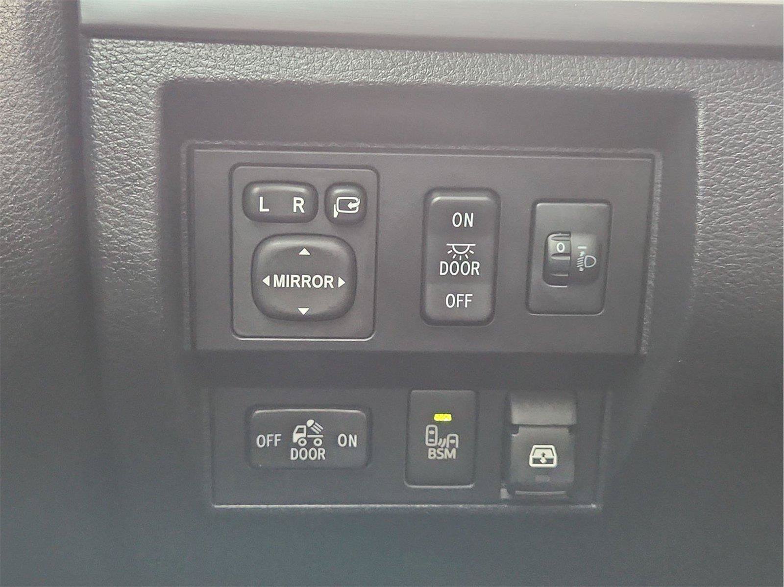 Used 2017 Toyota Tundra Platinum AWD/4WD image 17