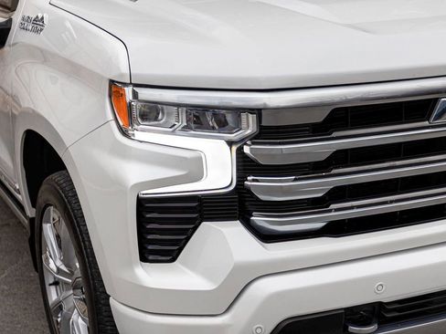 Used 2024 Chevrolet Silverado 1500 High Country w/ Technology Package image 32