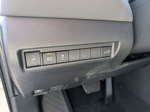 Used 2023 Toyota Venza XLE AWD/4WD image 15