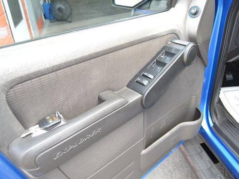 Used 2010 Ford Explorer Sport Trac XLT AWD/4WD image 50