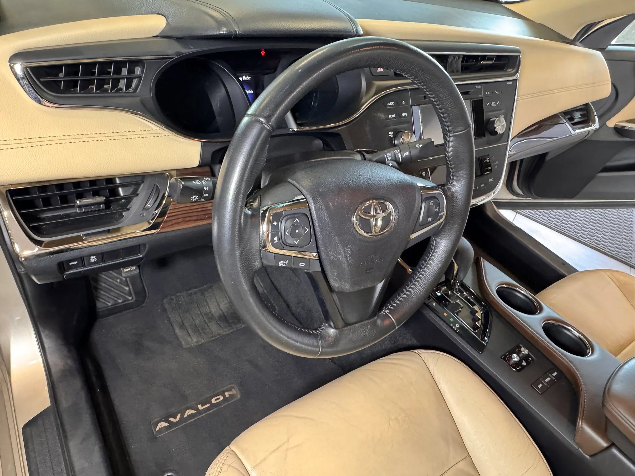 Used 2015 Toyota Avalon XLE FWD image 28