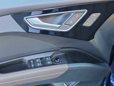 Used 2025 Audi Q4 e-tron Premium Plus w/ Premium Plus image 22