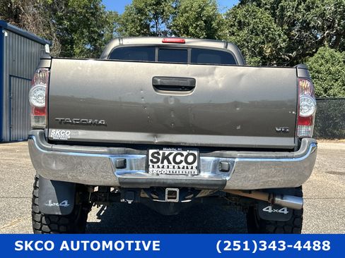 Used 2015 Toyota Tacoma 4x4 Access Cab V6 w/ TRD Off-Road Package image 4