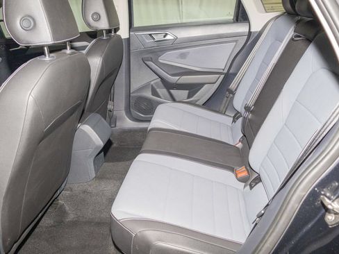 Used 2025 Volkswagen Jetta SE FWD image 12
