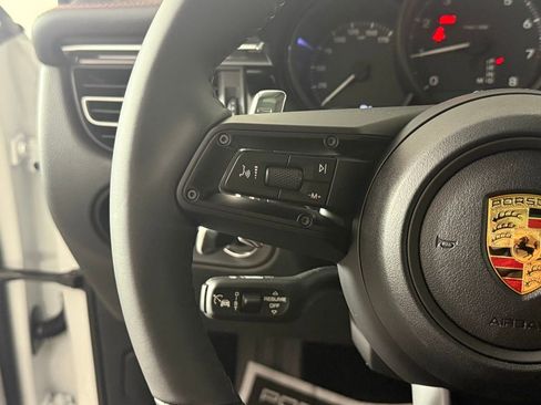 New 2026 Porsche Macan image 37