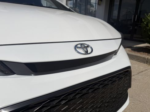 Used 2025 Toyota Corolla SE FWD image 15
