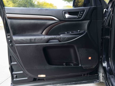 Used 2016 Toyota Highlander Limited FWD image 36
