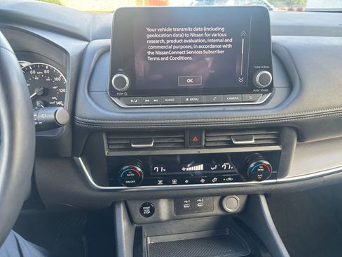 Used 2025 Nissan Rogue SV FWD image 17