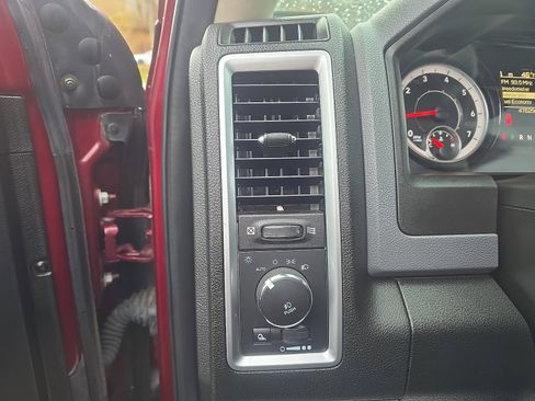 Used 2019 RAM 1500 Classic Warlock image 14