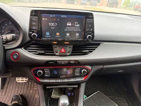 Used 2018 Hyundai Elantra GT Sport FWD image 17