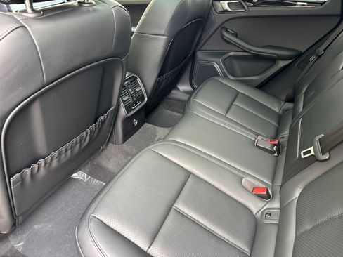 Certified 2026 Porsche Macan image 14