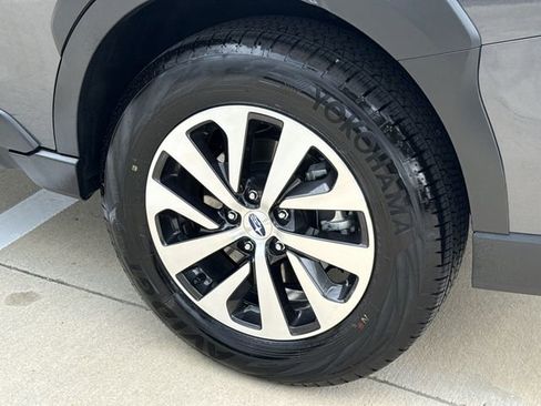 Used 2025 Subaru Outback Premium AWD/4WD image 12