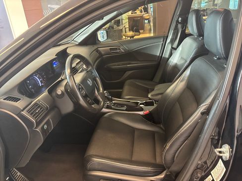 Used 2016 Honda Accord Sport image 11