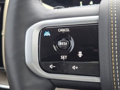 Used 2025 Nissan Armada Platinum Reserve image 31