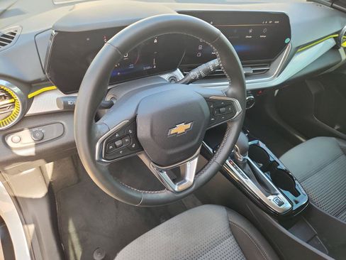 Used 2024 Chevrolet Trax LT w/ Driver Confidence Package FWD image 10