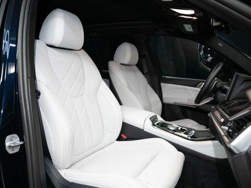 Used 2024 BMW X5 xDrive40i w/ M Sport Package AWD/4WD image 13