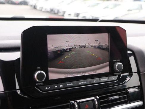 Used 2025 Nissan Pathfinder SV FWD image 19