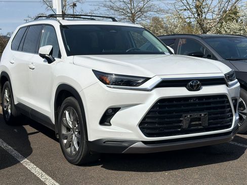 Used 2024 Toyota Grand Highlander Limited image 2